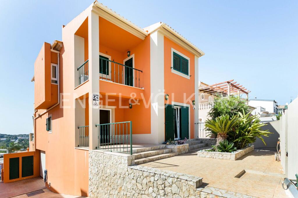 4 bedrooms Villa in Loule, Portugal No. 303962