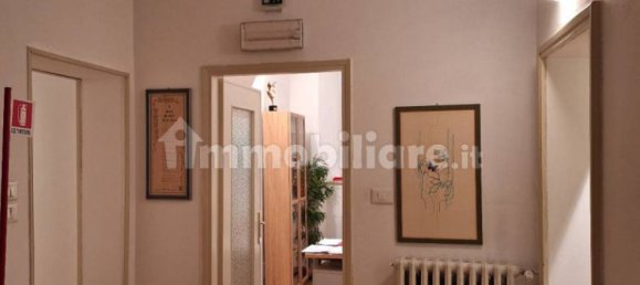 Oficina de 5 habitaciónes en Mantua, Italy No. 327592 3
