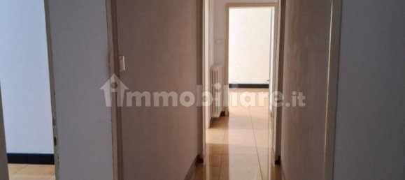 Oficina de 5 habitaciónes en Mantua, Italy No. 327592 9