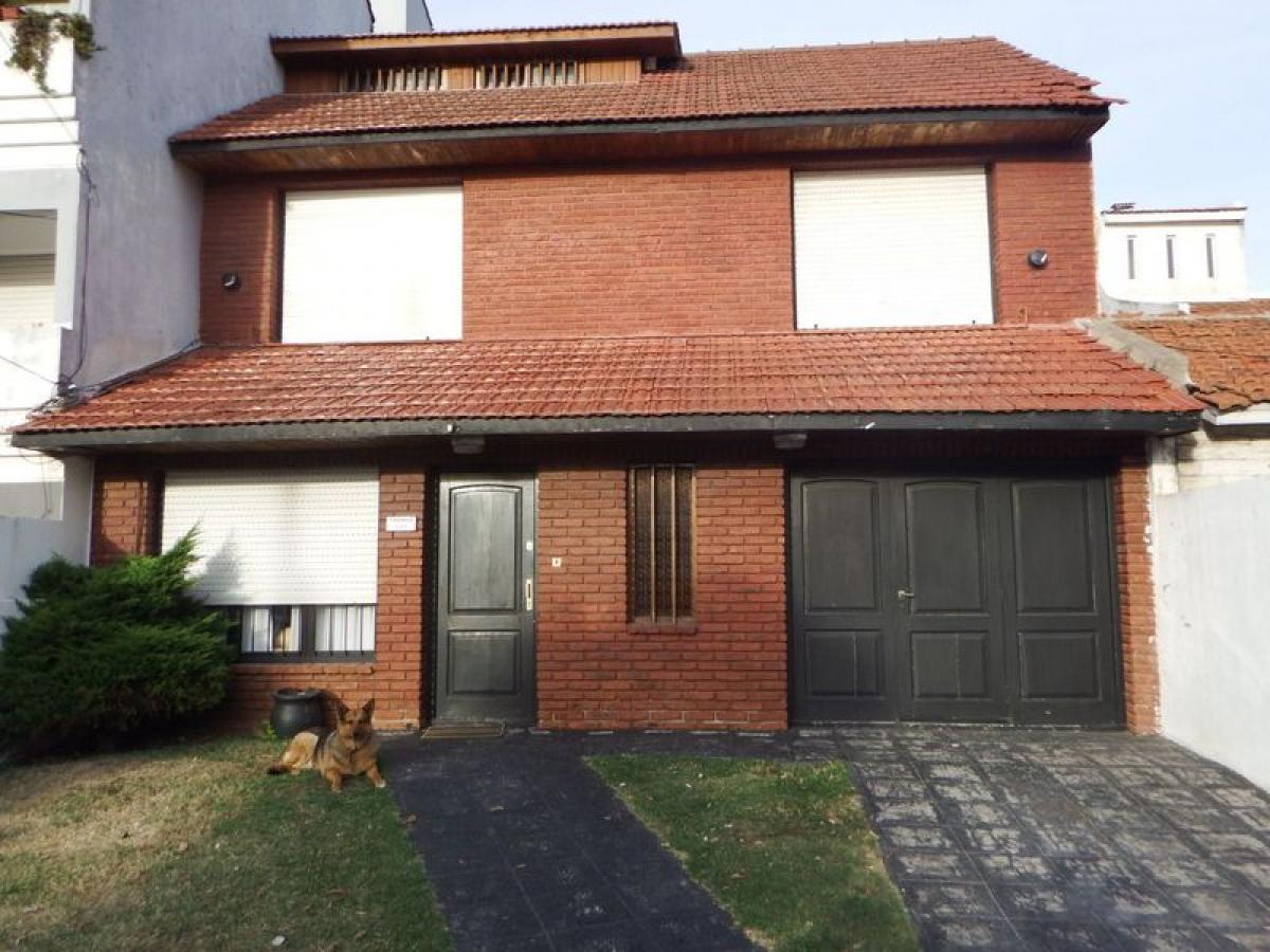 4 bedrooms House in Mar del Plata, Argentina No. 72541