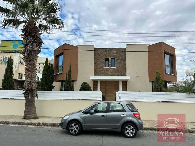 4 bedrooms Villa in Larnaca, Cyprus No. 20112