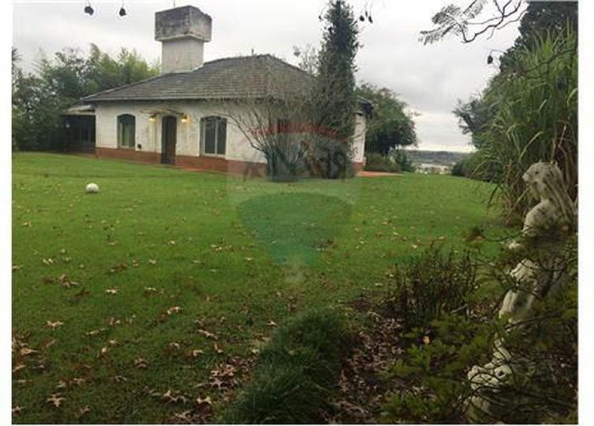 Casa de 3 dormitorios en Escobar, Argentina No. 66125