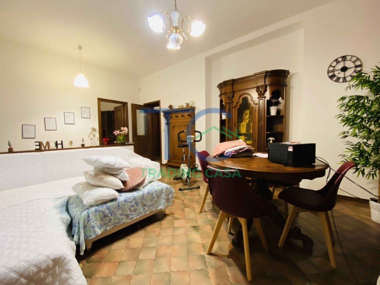 570m² Building in Piacenza, Italy No. 342088