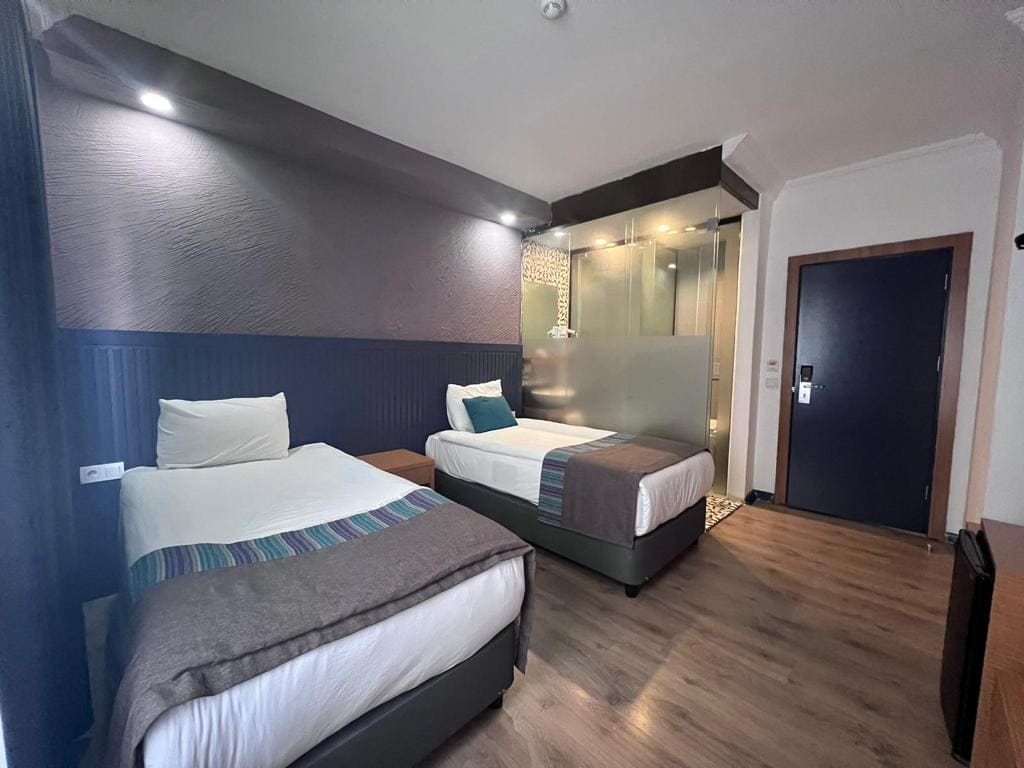 28 rooms Property in Lara, Turkey No. 10443