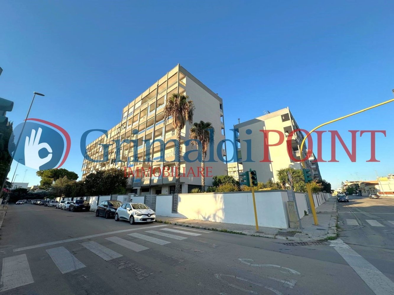 5 rooms Apartment in Lecce, Italy No. 53425