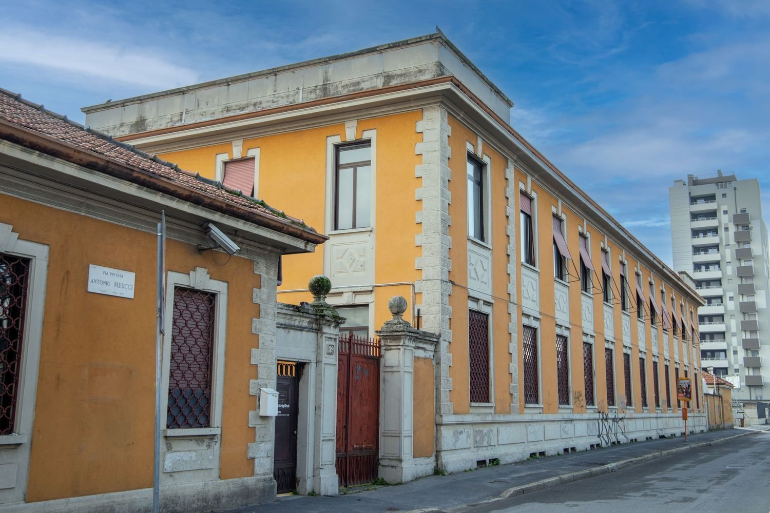 Oficina en Milan, Italy 123 m² No. 381428