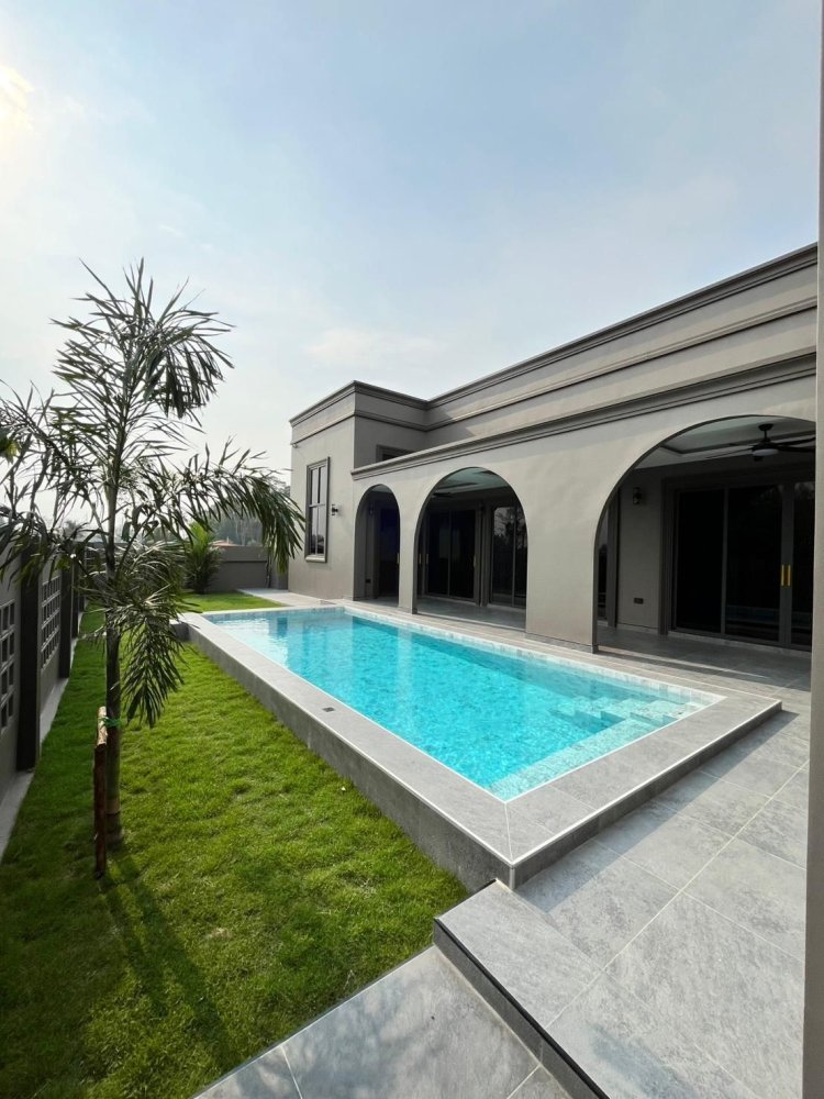 Villa de 3 dormitorios en Pattaya, Thailand No. 65373