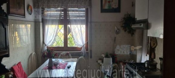 7 rooms Apartment in Frascati, Italy No. 12570 8