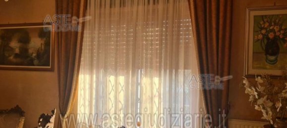 7 rooms Apartment in Frascati, Italy No. 12570 2