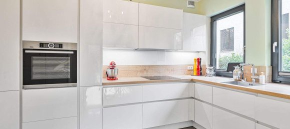 Квартира с 4 комнатами в Вандсбек, Германия № 330841 3