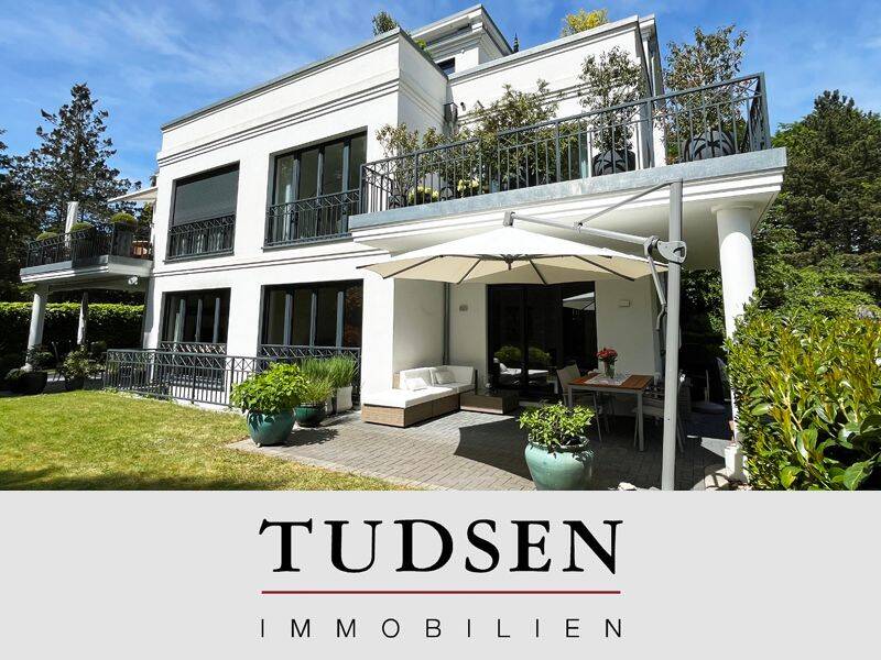 Квартира с 4 комнатами в Вандсбек, Германия № 330841