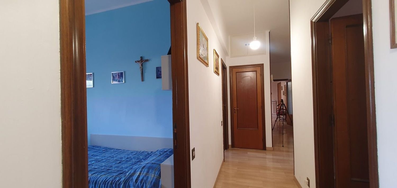 4-salle Appartement à Ancona, Italy No. 111093