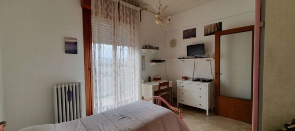 4-salle Appartement à Ancona, Italy No. 111093 2