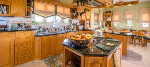 Вилла с 6 спальнями в Лимассол, Кипр № 19108 11