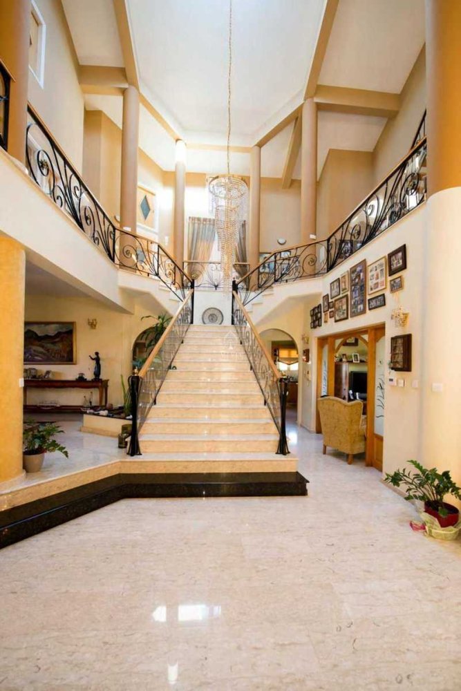 Вилла с 6 спальнями в Лимассол, Кипр № 19108