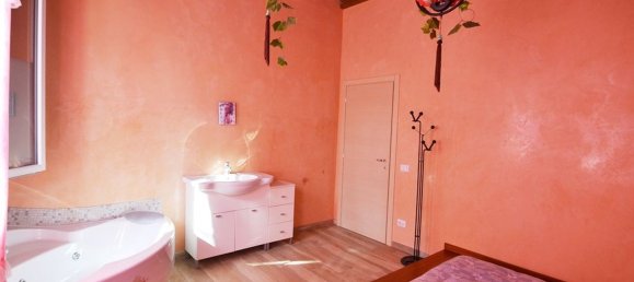 Вилла с 6 комнатами в Новеллара, Италия № 140643 20