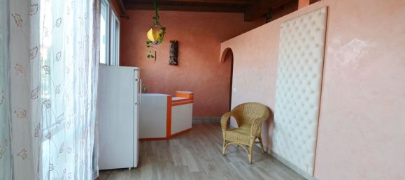 Вилла с 6 комнатами в Новеллара, Италия № 140643 2