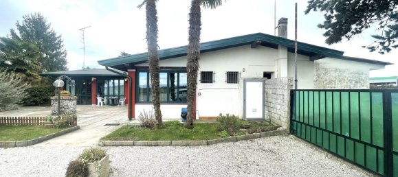 Imóvel comercial em Udine, Italy 300 m² N.º 138260 2