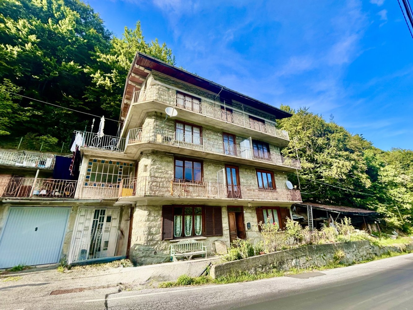 5 rooms Apartment in Ala di Stura, Italy No. 382665