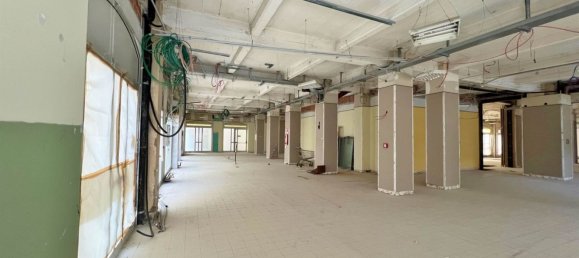 485m² Commercial property in Padua, Italy No. 257987 2