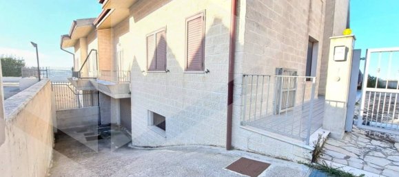 6 rooms Villa in Campomarino, Italy No. 23478 2