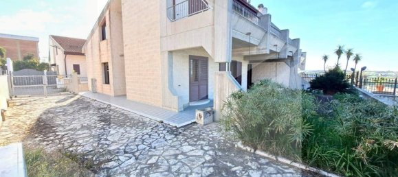 6 rooms Villa in Campomarino, Italy No. 23478 3