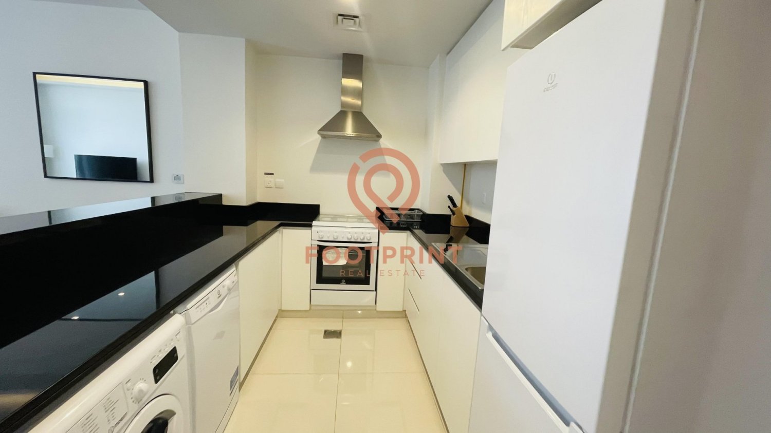 2 bedrooms Apartment in Dubai, UAE No. 24487