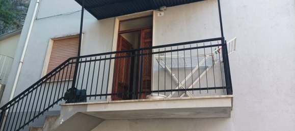 3 rooms Apartment in Lauria, Italy No. 31875 2