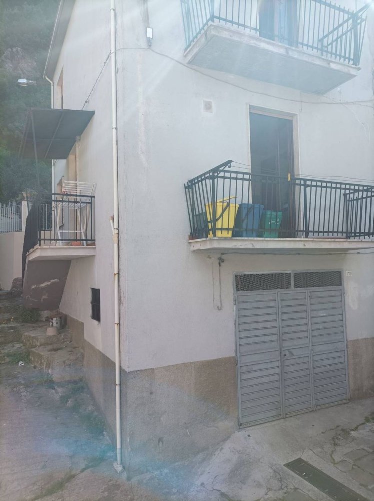 3 rooms Apartment in Lauria, Italy No. 31875