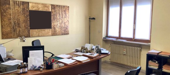 6 rooms Commercial property in Turin, Italy No. 117678 9