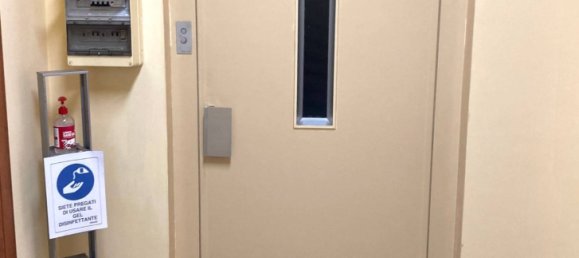 6 rooms Commercial property in Turin, Italy No. 117678 5