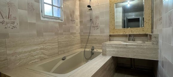 4 bedrooms House in Bievres, France No. 44441 10