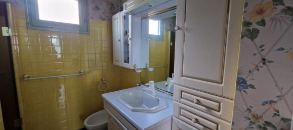 3 bedrooms House in Fleury-les-Aubrais, France No. 235095 5