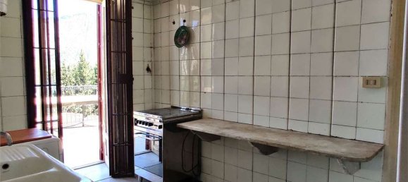 5 rooms Apartment in Palermo, Italy No. 112834 16