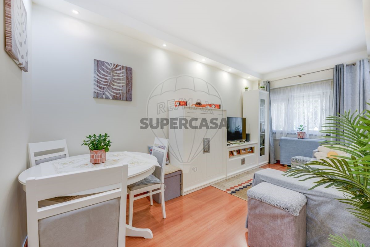 2 bedrooms Apartment in Lisbon, Portugal No. 240919