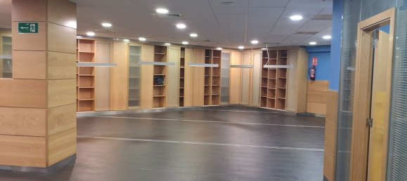 Коммерческая недвижимость 310м² в Ла-Корунья, Испания № 18789 2