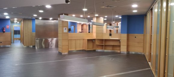 Коммерческая недвижимость 310м² в Ла-Корунья, Испания № 18789 3