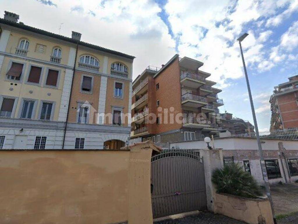 670m² Commercial property in Rome, Italy No. 201924