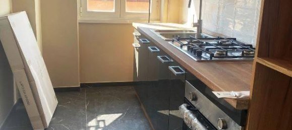 Квартира с 4 комнатами в Рим, Италия № 77298 4