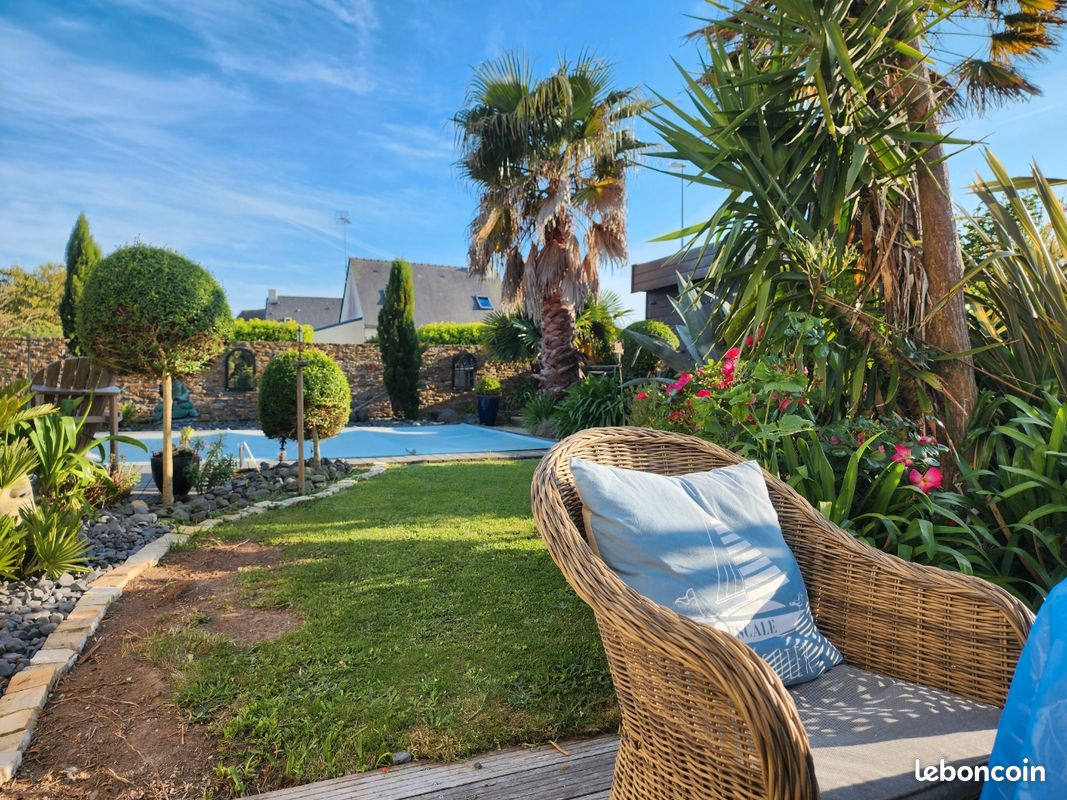 Casa de 5 dormitorios en Plougrescant, France No. 331902