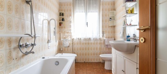 6-Zimmer Villa in Limbiate, Italy, Nr. 291080 10