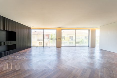 4 bedrooms Apartment in Porto, Portugal No. 121171