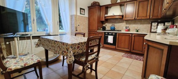 Apartamento de 2 habitaciónes en Genoa, Italy No. 33965 2
