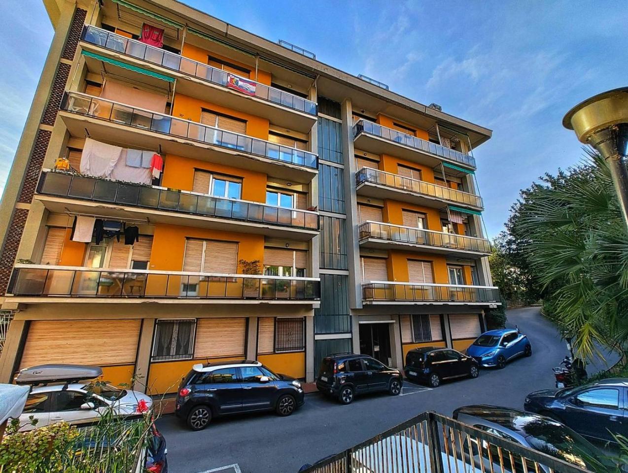 Apartamento de 2 habitaciónes en Genoa, Italy No. 33965