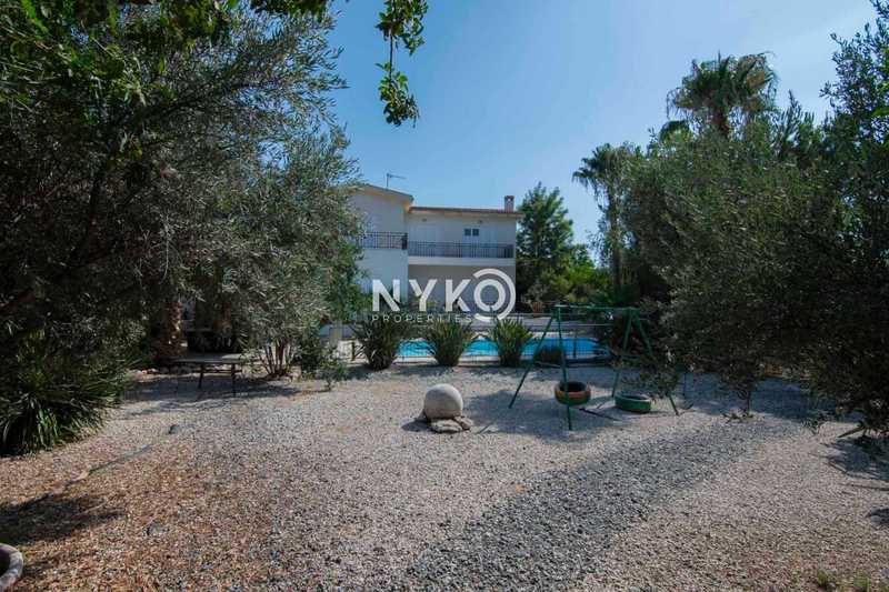 4 bedrooms Commercial property in Parekklisia, Cyprus No. 11979