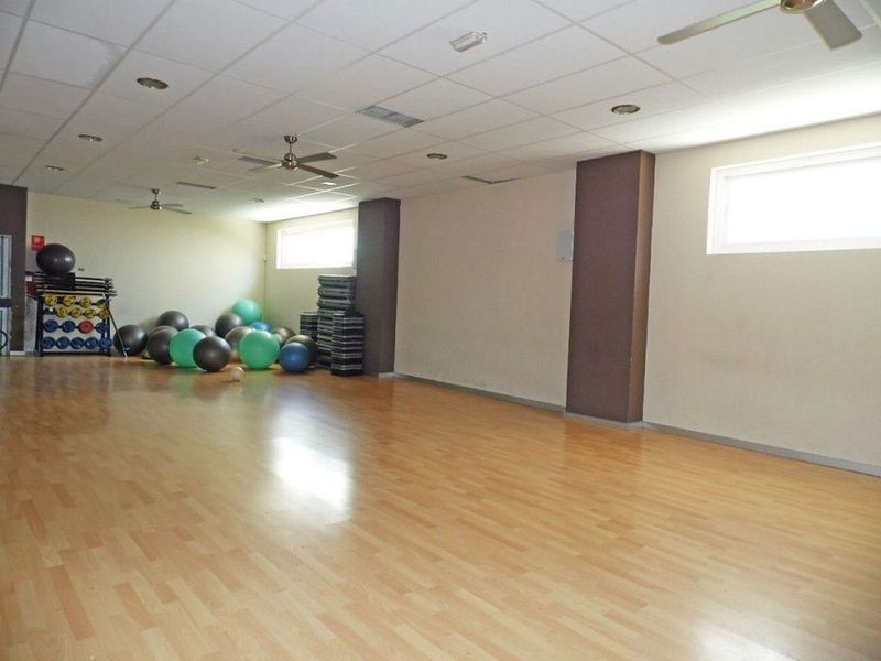  Commercial property in Caleta de Velez, Spain No. 234917