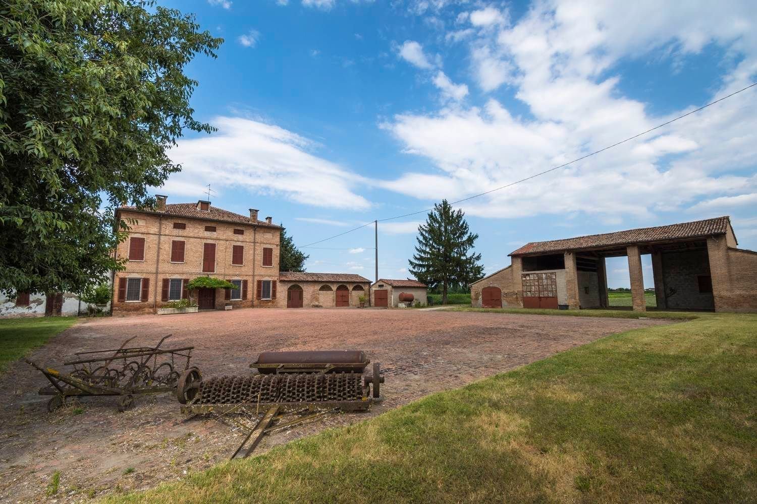 Дом с 18 спальнями в Ронкоферраро, Италия № 362856