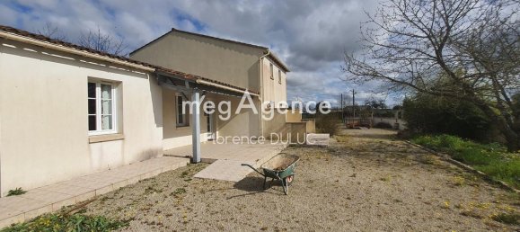 9 Schlafzimmer Haus in Romazieres, France, Nr. 102195 16