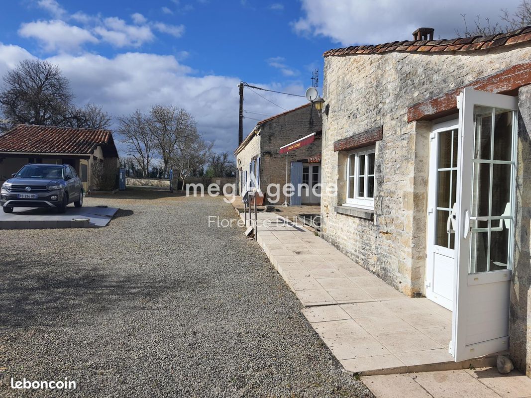 9 Schlafzimmer Haus in Romazieres, France, Nr. 102195