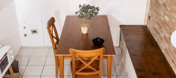 Studio in Ferrara, Italy No. 278961 4